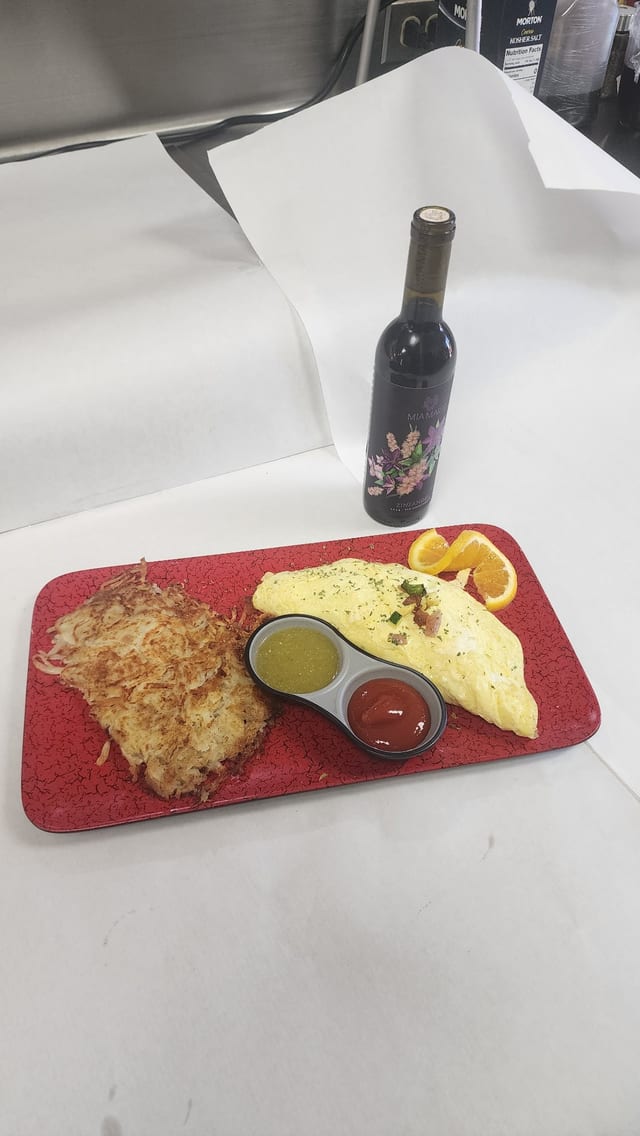 Omelette - Roast Chicken & Smoked Gouda à la Carte.